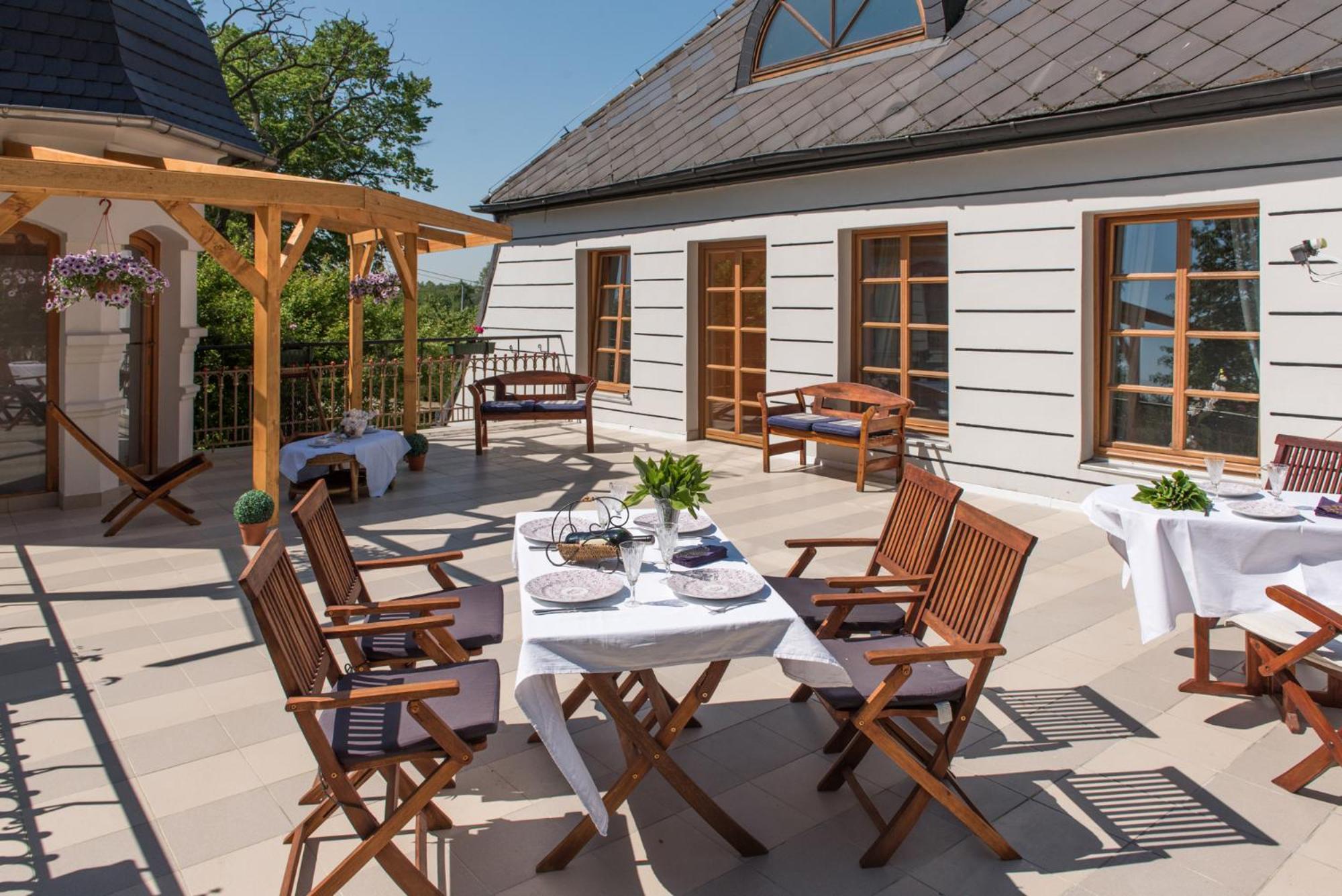 Dworek Pod Herbem Gądkowice Exterior foto